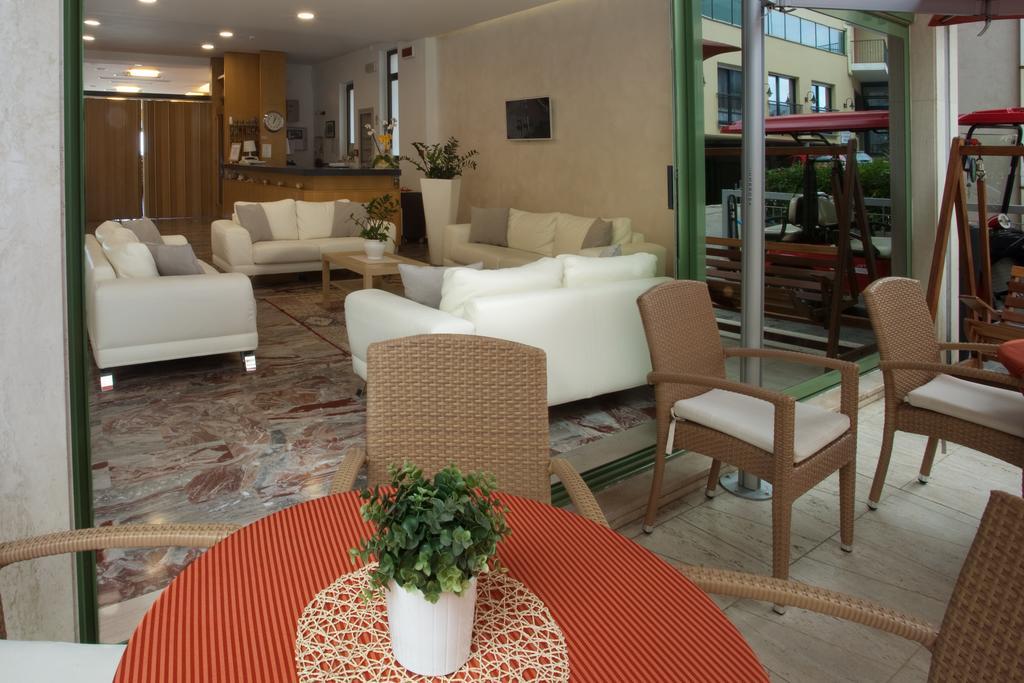 Hotel International กาบิชเชมาเร ภายนอก รูปภาพ